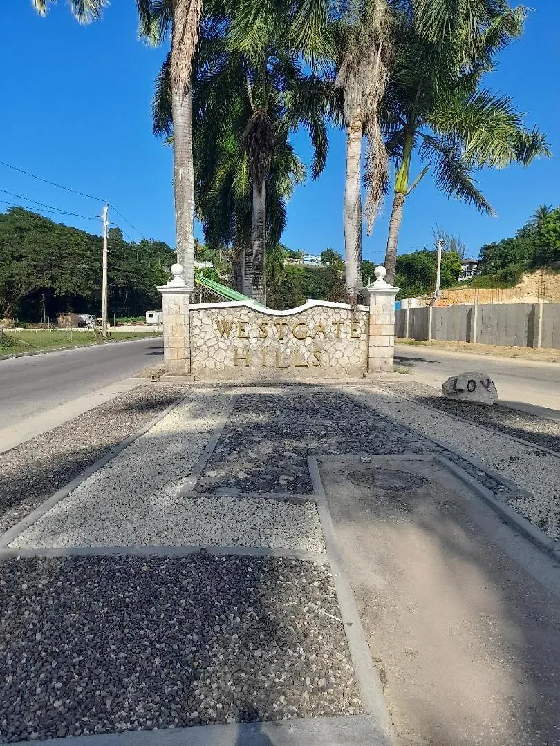 Melrose Place Montego Bay Pensión